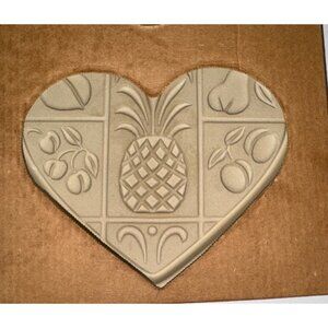 Vtg Pampered Chef Hospitality Heart Cookie Mold 2001 Stoneware Baking Pineapple